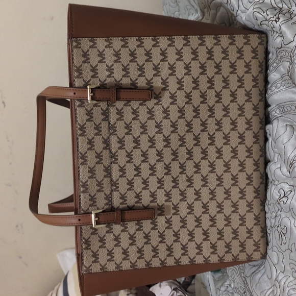 Michael Kors Jet Set Charm Tote/Purse - Picture 7 of 8